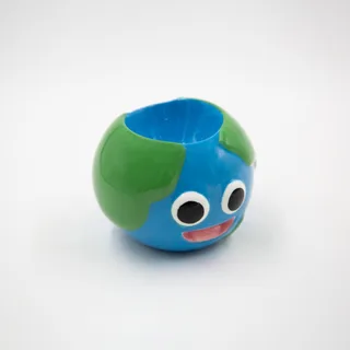 Earthly Egg Cup x Leeeeee Toy