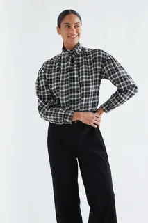 Camisa lazada 100% algodón con estampado de cuadros negro y blanco